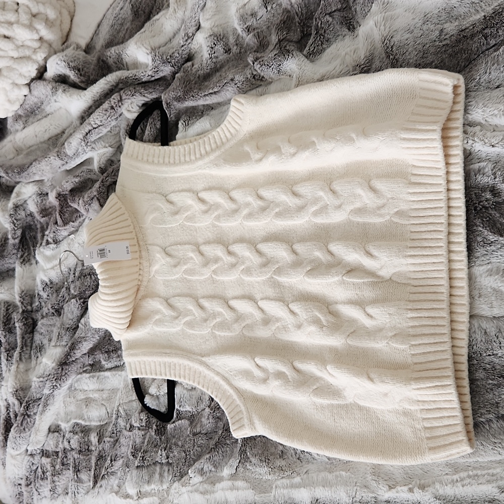 Gap sleeveless turtle neck never worn